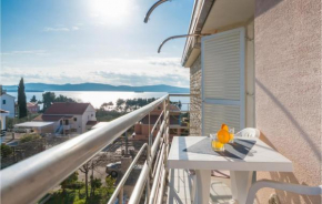 Lovely Apartment In Sveti Filip I Jakov With Wifi